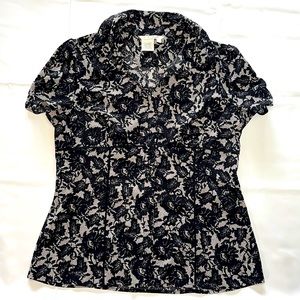 COMO, Large, Button-Down Short Sleeve Blouse with Floral and Lace Pattern